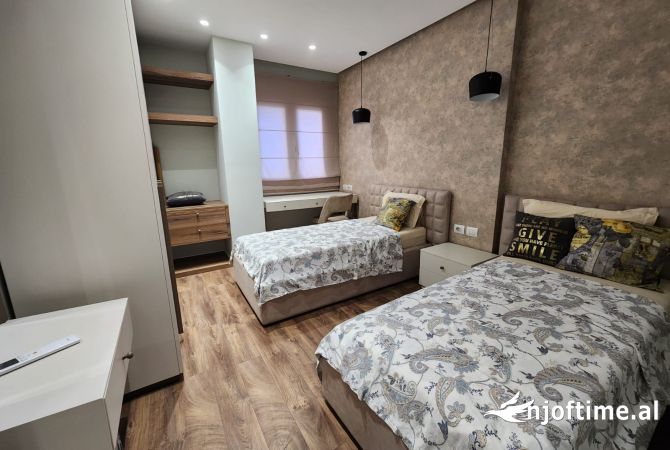 Shtepi me qera Apartament ne Tirane, 3+1, Mobilimi E mobiluar, Pagesa 1,500  Euro.