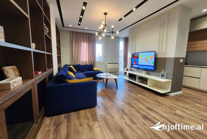 APARTAMENT 3+1+2 ME QERA TEK RRUGA E BARRIKADAVE,QENDER!