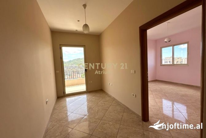 Shtepi ne shitje Apartament ne Tirane, 2+1, Mobilimi Pjeserisht e mobiluar, Pagesa 130,000  Euro.