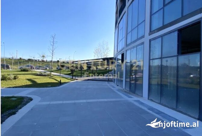 Ambjent biznesi per qera ,Rezidenca Lake View ,Liqeni Artificial!