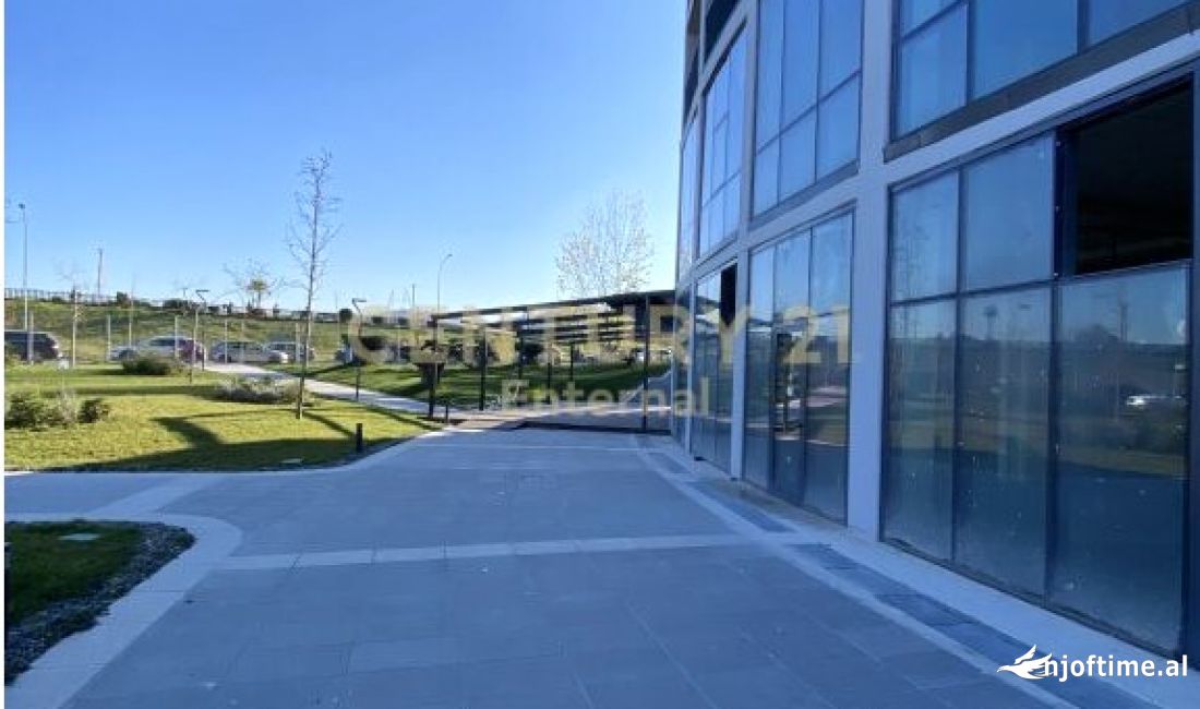 Ambjent biznesi per qera ,Rezidenca Lake View ,Liqeni Artificial!