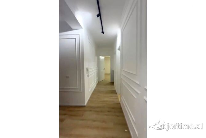Shtepi ne shitje Apartament ne Tirane, 2+1, Mobilimi Bosh, pa mobiluar, Pagesa 135,000  Euro.