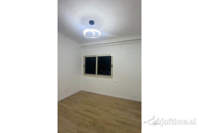 Shtepi ne shitje Apartament ne Tirane, 2+1, Mobilimi Bosh, pa mobiluar, Pagesa 135,000  Euro.