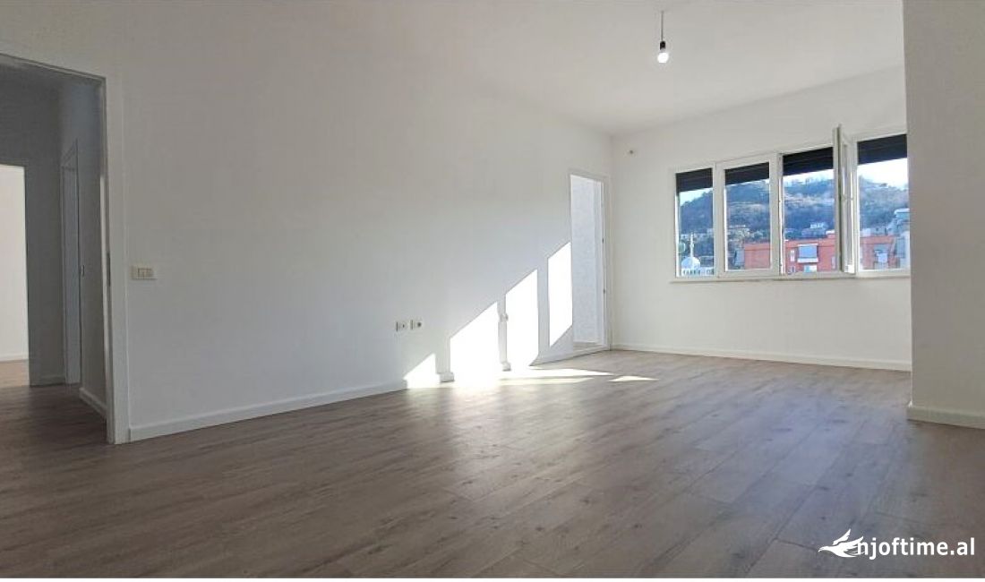 Shtepi ne shitje Apartament ne Tirane, 2+1, Mobilimi E mobiluar, Pagesa 141,000  Euro.