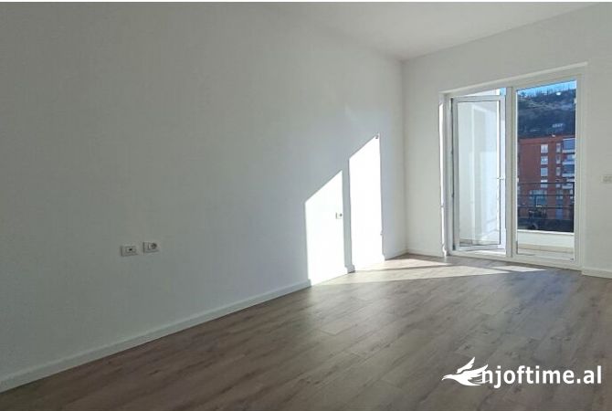 Shtepi ne shitje Apartament ne Tirane, 2+1, Mobilimi E mobiluar, Pagesa 141,000  Euro.