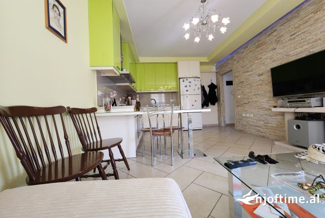 Shtepi me qera Apartament ne Tirane, 2+1, Mobilimi E mobiluar, Pagesa 360  Euro.