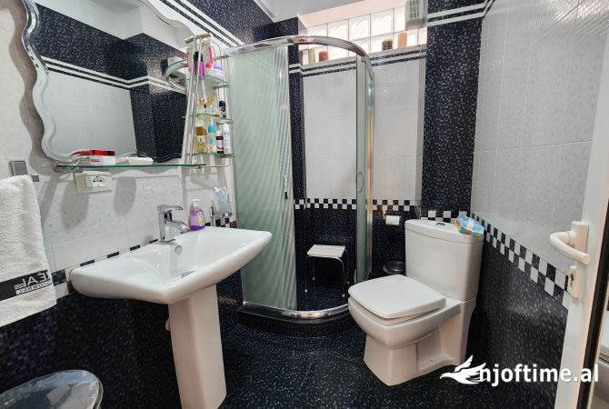 Shtepi me qera Apartament ne Tirane, 2+1, Mobilimi E mobiluar, Pagesa 360  Euro.