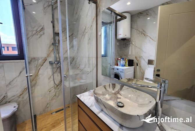 Shtepi me qera Apartament ne Tirane, 2+1, Mobilimi E mobiluar, Pagesa 1,000  Euro.