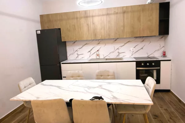 Shtepi me qera Apartament ne Tirane, 2+1, Mobilimi E mobiluar, Pagesa 650  Euro.