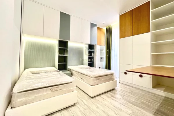 Shtepi me qera Apartament ne Tirane, 3+1, Mobilimi E mobiluar, Pagesa 1,300  Euro.