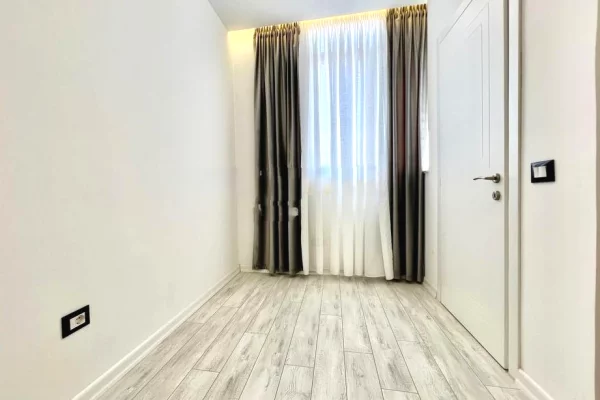Shtepi me qera Apartament ne Tirane, 3+1, Mobilimi E mobiluar, Pagesa 1,300  Euro.