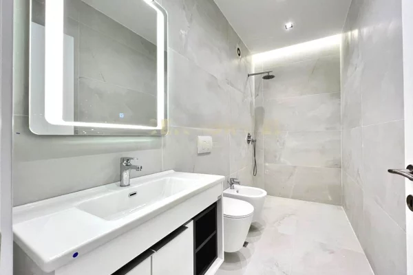 Shtepi me qera Apartament ne Tirane, 3+1, Mobilimi E mobiluar, Pagesa 1,300  Euro.