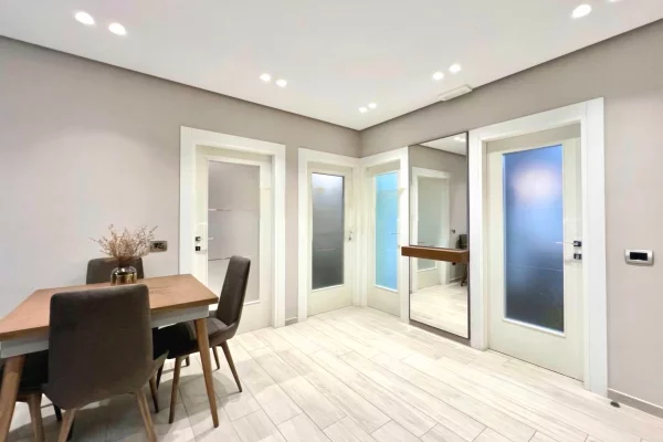 Shtepi me qera Apartament ne Tirane, 2+1, Mobilimi E mobiluar, Pagesa 800  Euro.