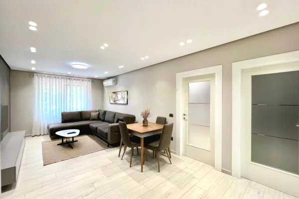 Shtepi me qera Apartament ne Tirane, 2+1, Mobilimi E mobiluar, Pagesa 800  Euro.