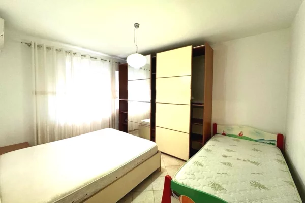 Shtepi me qera Apartament ne Tirane, 3+1, Mobilimi E mobiluar, Pagesa 650  Euro.