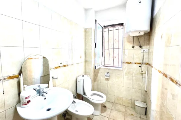 Shtepi me qera Apartament ne Tirane, 3+1, Mobilimi E mobiluar, Pagesa 650  Euro.