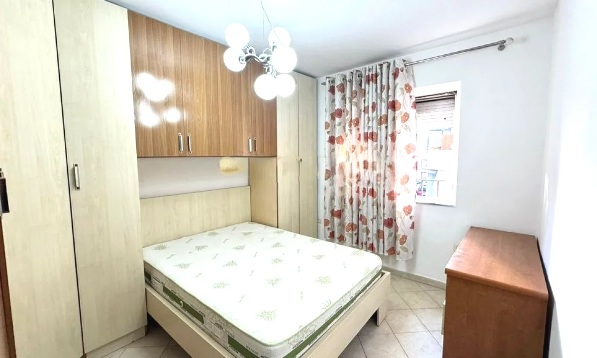 Shtepi me qera Apartament ne Tirane, 3+1, Mobilimi E mobiluar, Pagesa 650  Euro.