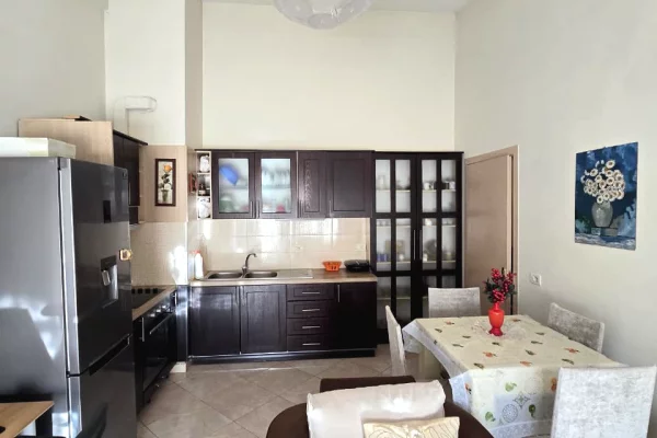 Shtepi me qera Apartament ne Tirane, 1+1, Mobilimi E mobiluar, Pagesa 38,000  Leke.