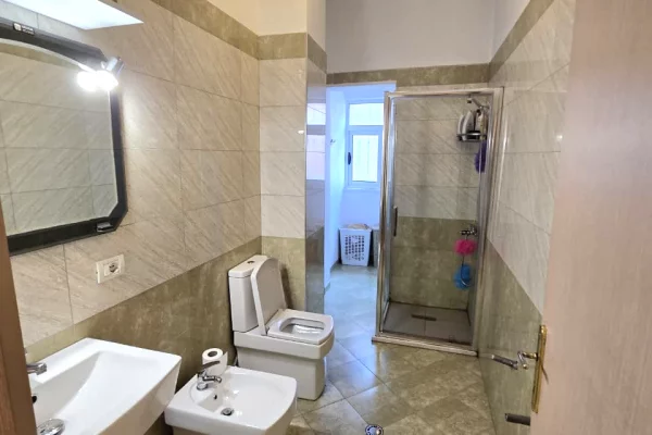 Shtepi me qera Apartament ne Tirane, 1+1, Mobilimi E mobiluar, Pagesa 38,000  Leke.