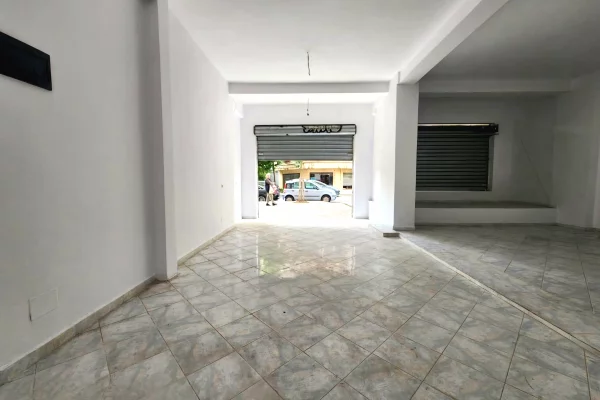 Ambjent biznesi per qera,Komuna e Parisit!