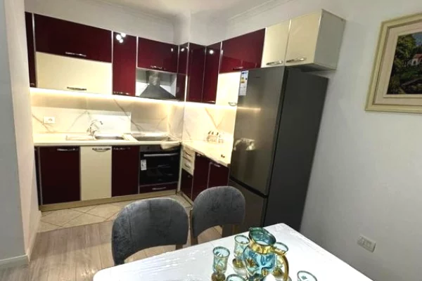 Shtepi ne shitje Apartament ne Tirane, 1+1, Mobilimi E mobiluar, Pagesa 95,000  Euro.
