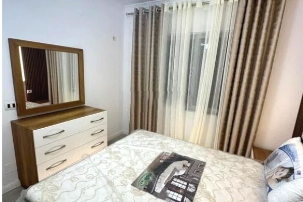 Shtepi ne shitje Apartament ne Tirane, 1+1, Mobilimi E mobiluar, Pagesa 95,000  Euro.