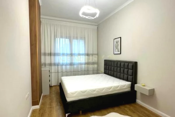 Shtepi ne shitje Apartament ne Tirane, 1+1, Mobilimi E mobiluar, Pagesa 130,000  Euro.