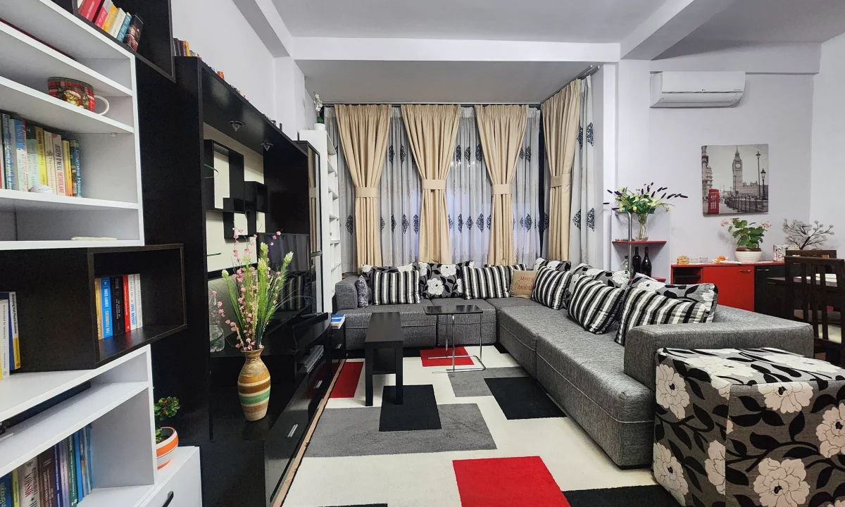 Appartamento in affitto a Tirana 2+1, Arredato