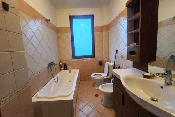 Appartamento in affitto a Tirana 2+1, Arredato