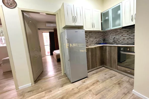 Shtepi me qera Apartament ne Tirane, 2+1, Mobilimi E mobiluar, Pagesa 600  Euro.