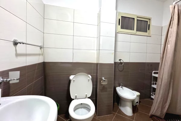 Shtepi me qera Apartament ne Tirane, 2+1, Mobilimi E mobiluar, Pagesa 600  Euro.