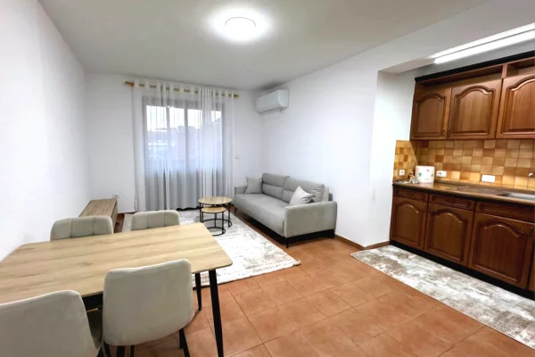 Shtepi me qera Apartament ne Tirane, 2+1, Mobilimi E mobiluar, Pagesa 600  Euro.
