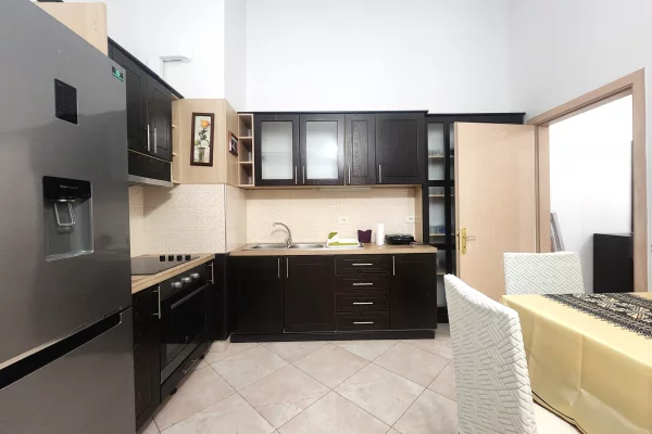 Shtepi me qera Apartament ne Tirane, 1+1, Mobilimi E mobiluar, Pagesa 380  Euro.