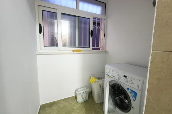 Shtepi me qera Apartament ne Tirane, 1+1, Mobilimi E mobiluar, Pagesa 380  Euro.