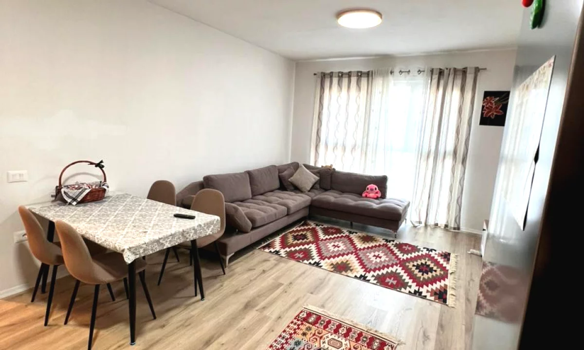 Shtepi ne shitje Apartament ne Tirane, 2+1, Mobilimi E mobiluar, Pagesa 17,900,000  Leke.