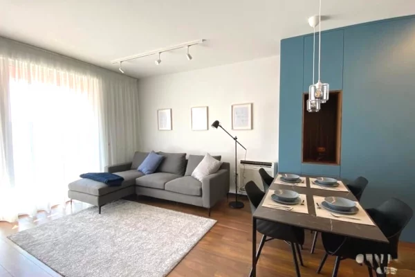 Jepet me qera apartament 1+1+post parkimi te Foleja e Gjelber!