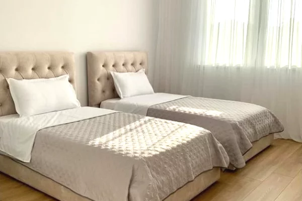 Shtepi me qera Apartament ne Tirane, 2+1, Mobilimi E mobiluar, Pagesa 65,000  Leke.