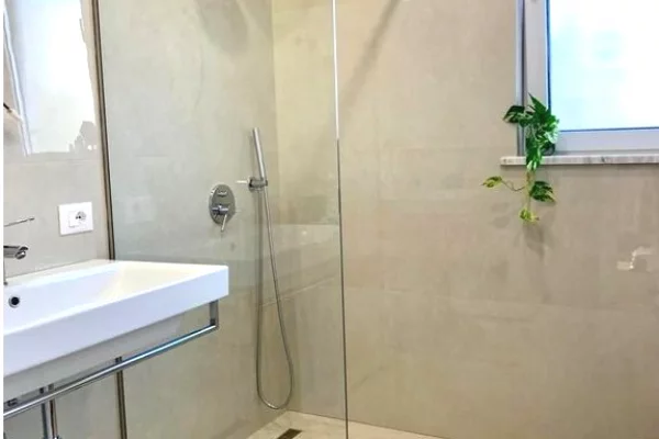 Shtepi me qera Apartament ne Tirane, 2+1, Mobilimi E mobiluar, Pagesa 65,000  Leke.