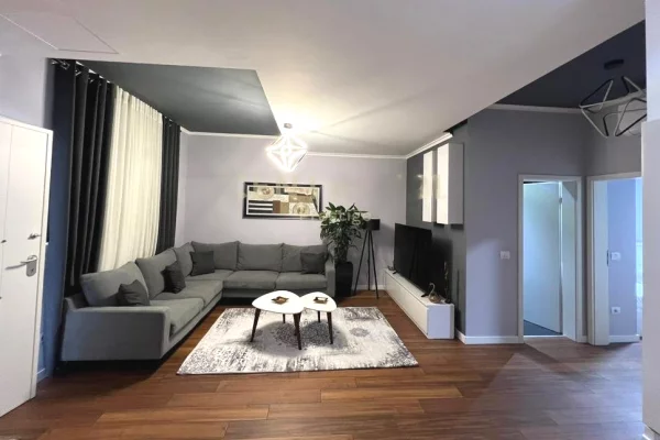 Shtepi me qera Apartament ne Tirane, 2+1, Mobilimi E mobiluar, Pagesa 700  Euro.