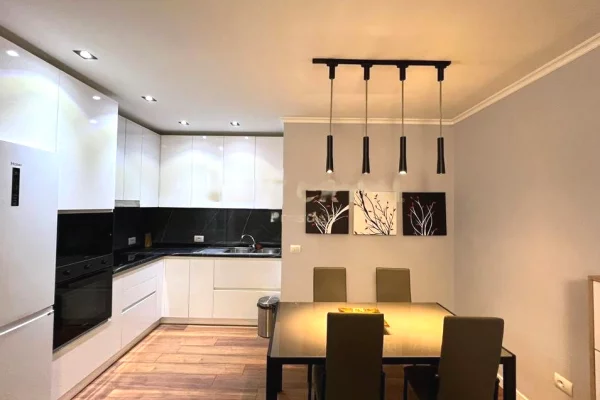 Shtepi me qera Apartament ne Tirane, 2+1, Mobilimi E mobiluar, Pagesa 700  Euro.