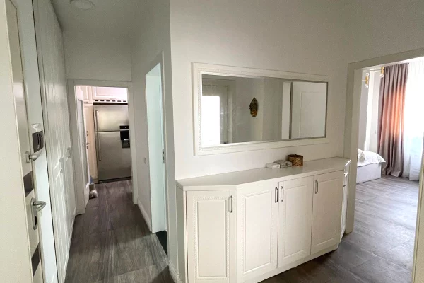 Shtepi me qera Apartament ne Tirane, 2+1, Mobilimi E mobiluar, Pagesa 1,000  Euro.