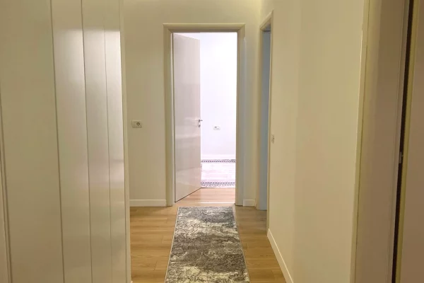 Shtepi me qera Apartament ne Tirane, 3+1, Mobilimi E mobiluar, Pagesa 1,000  Euro.