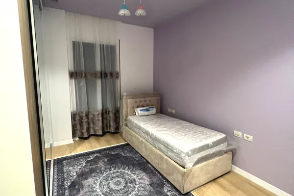 Shtepi me qera Apartament ne Tirane, 3+1, Mobilimi E mobiluar, Pagesa 1,000  Euro.