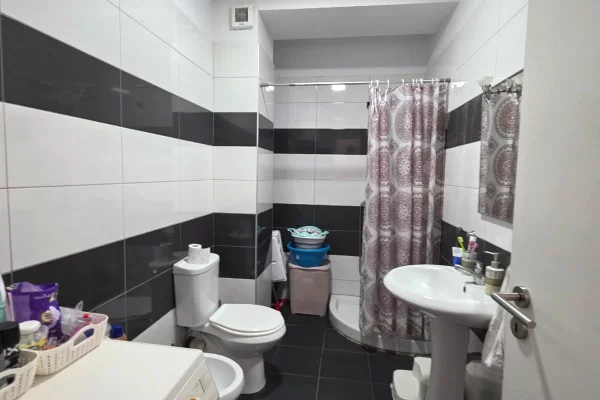 Shtepi me qera Apartament ne Tirane, 2+1, Mobilimi E mobiluar, Pagesa 600  Euro.