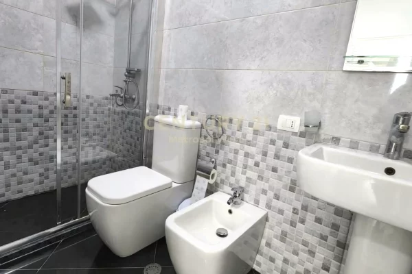 Shtepi me qera Apartament ne Tirane, 2+1, Mobilimi E mobiluar, Pagesa 700  Euro.
