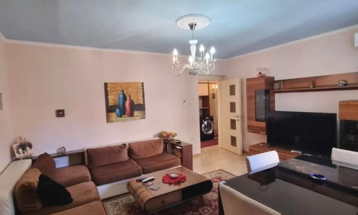 Shtepi me qera Apartament ne Tirane, 2+1, Mobilimi E mobiluar, Pagesa 700  Euro.