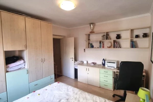 Shtepi me qera Apartament ne Tirane, 2+1, Mobilimi E mobiluar, Pagesa 700  Euro.