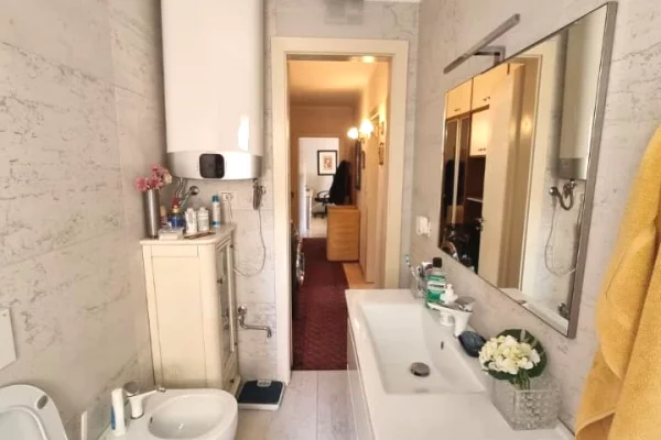 Shtepi me qera Apartament ne Tirane, 2+1, Mobilimi E mobiluar, Pagesa 700  Euro.