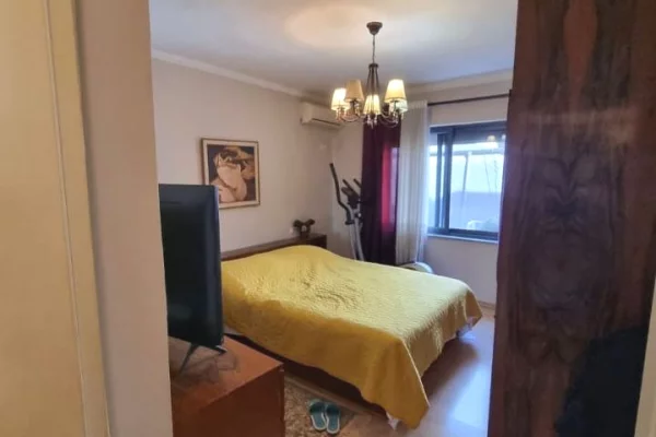 Shtepi me qera Apartament ne Tirane, 2+1, Mobilimi E mobiluar, Pagesa 700  Euro.
