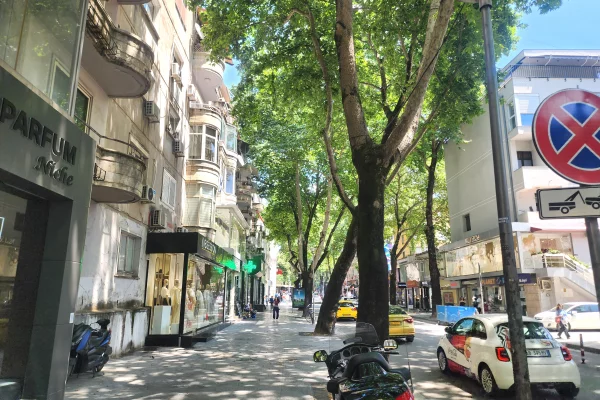 Business Property for Rent 1+1 in Tirana - 2,000 Euro